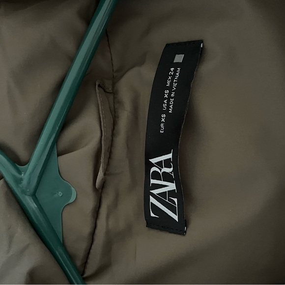 Zara Women’s Olive Green Puffer Vest - Picture 3 of 3